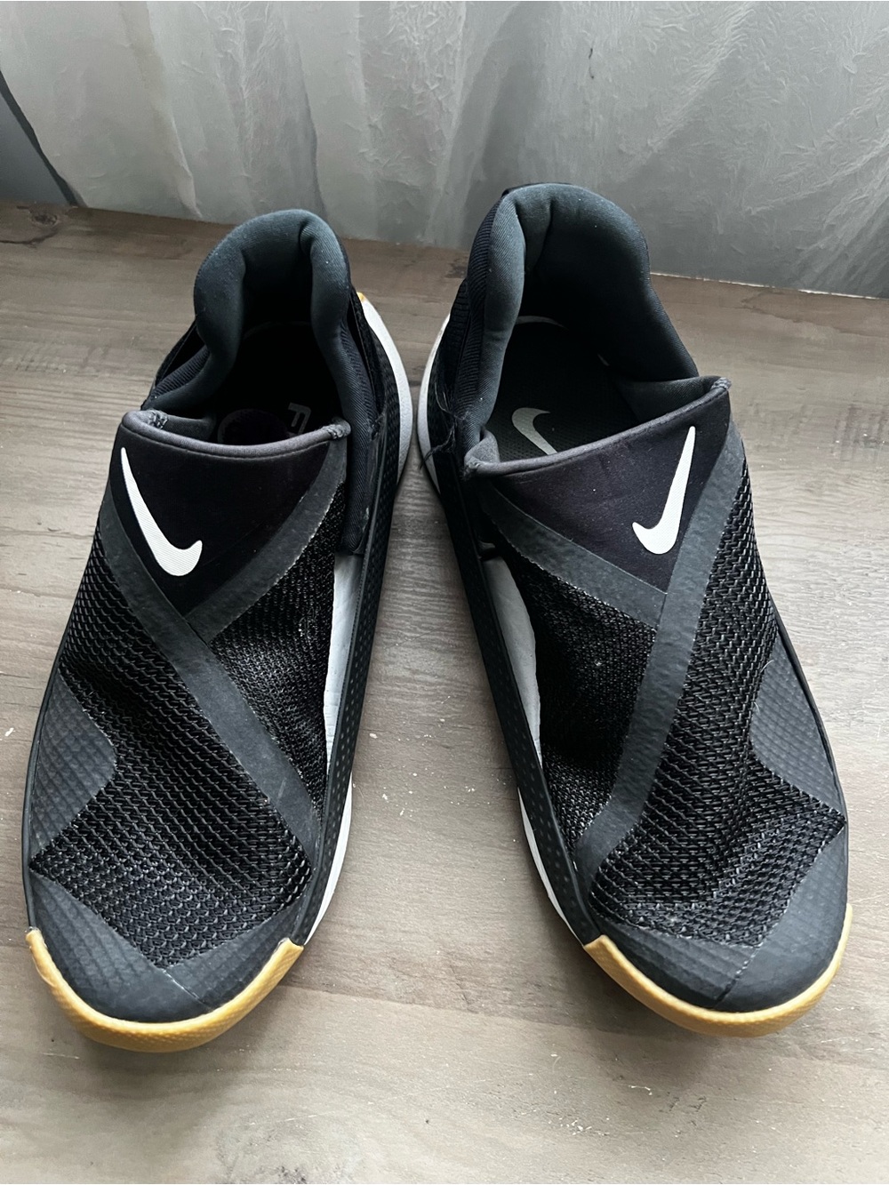 Nike Go Flyease Women's Black/white Slip-On sneakers Size 6.5.